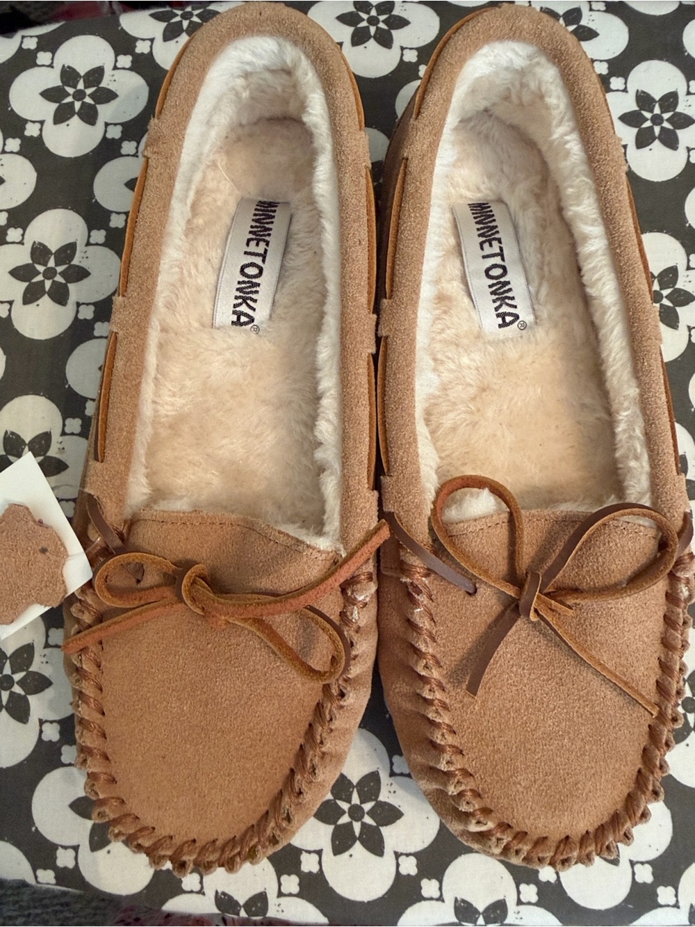 Minnetonka Women's Tan Genuine Suede Faux Fur-Lined Moccasins size 9